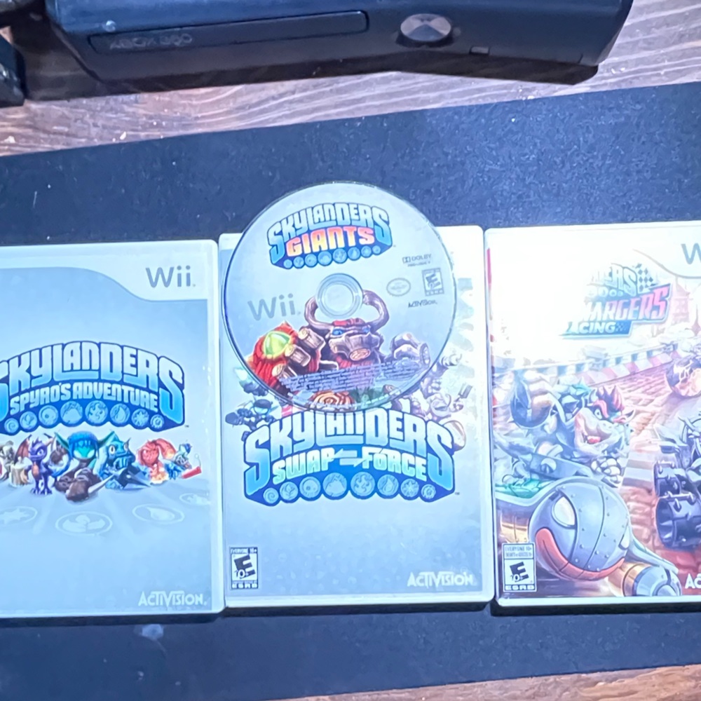 Sky landers pack of 4 gamesSkylanders giants,swap force,spyrosadventure,superchr